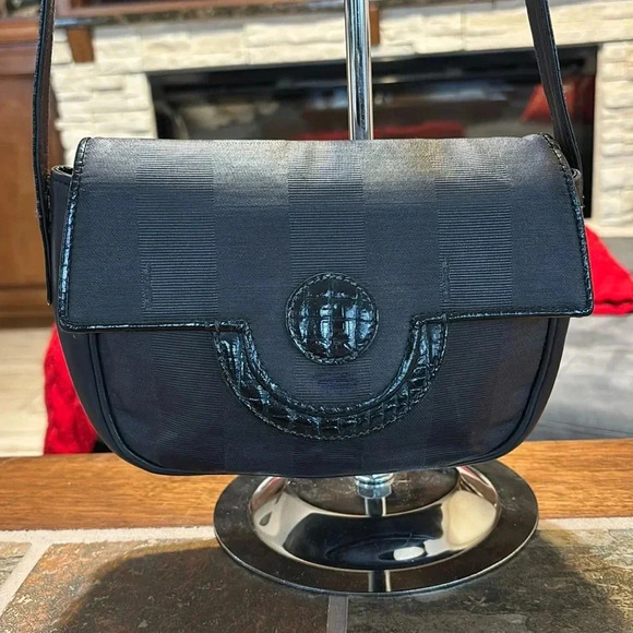 Vintage Fendi Crossbody - GUC - Picture 2 of 14